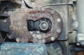 Figuras 10 e 11 – Tampa do compressor rompida