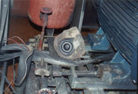 Figuras 10 e 11 – Tampa do compressor rompida